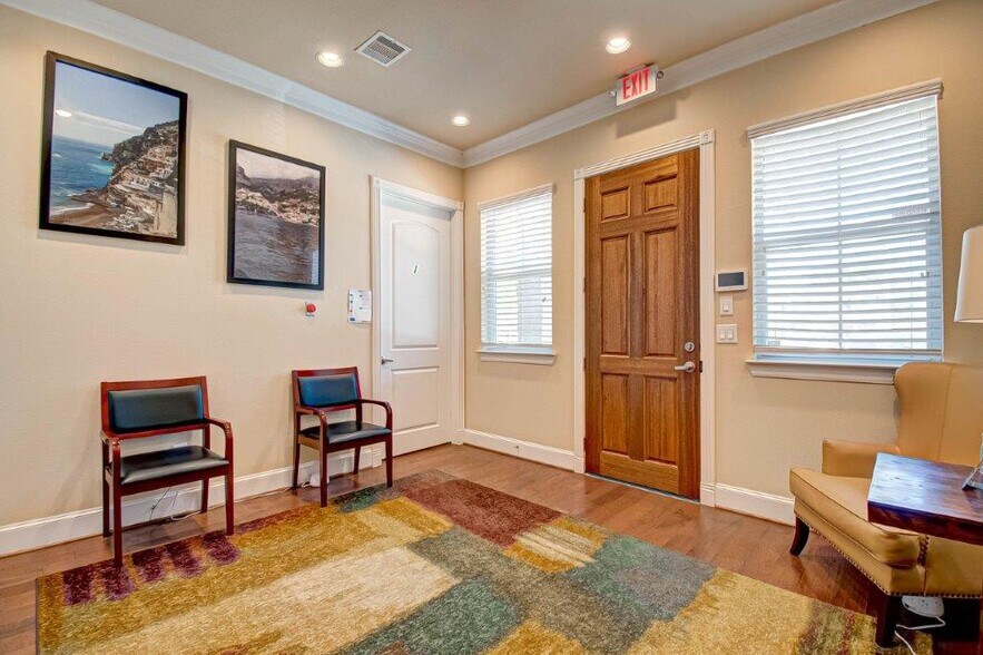 More Photos Of 303 Longmire Rd, Conroe Office For Lease