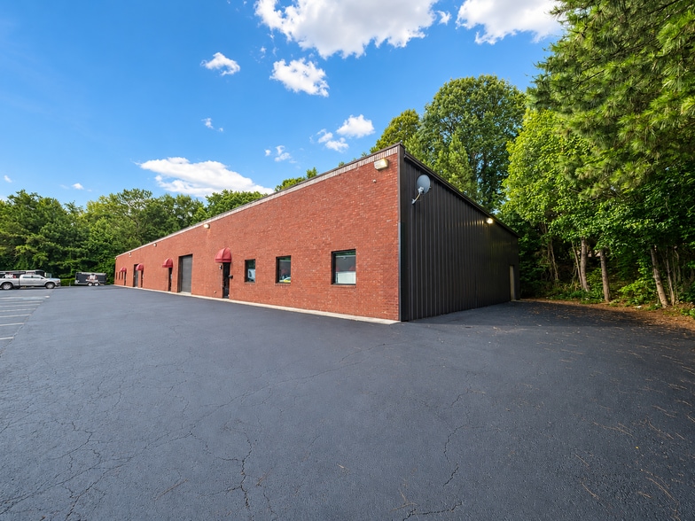 More Photos Of 2784 Sugarloaf Pky, Lawrenceville Warehouse For Lease