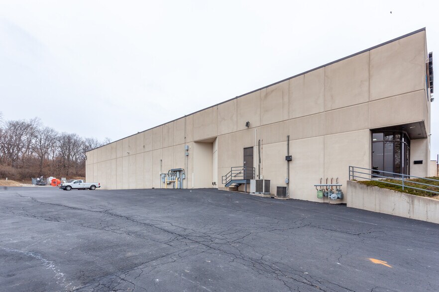 More Photos Of 1140-1146 Booth St, Kansas City Light Manufacturing For Lease