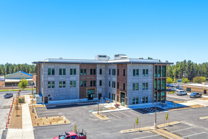 More Photos Of 51615 Bluewood Ave, La Pine Rehabilitation Center For Lease