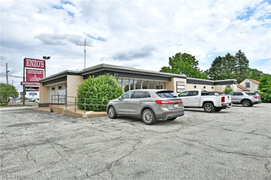 More Photos Of 2900 Elm Rd NE, Warren Medical For Lease