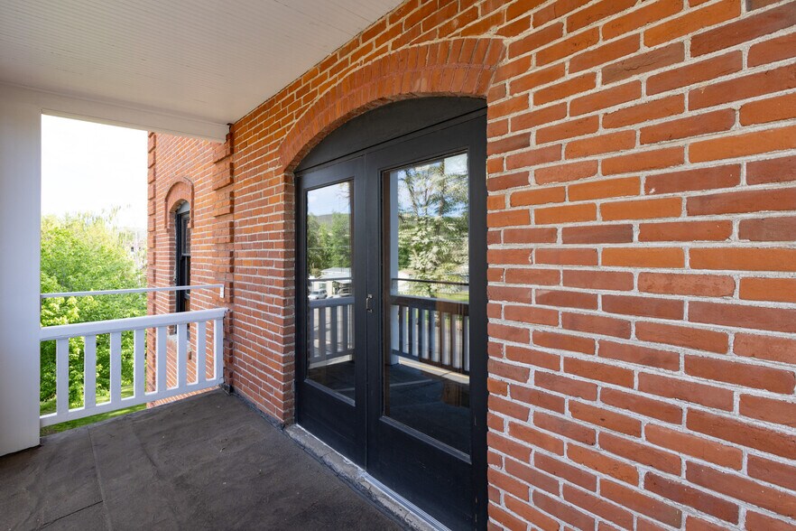 More Photos Of 40 SE Heimrich St, Dufur Hotel For Sale