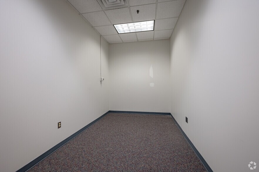 More Photos Of 8530 Corridor Rd, Jessup Flex For Lease