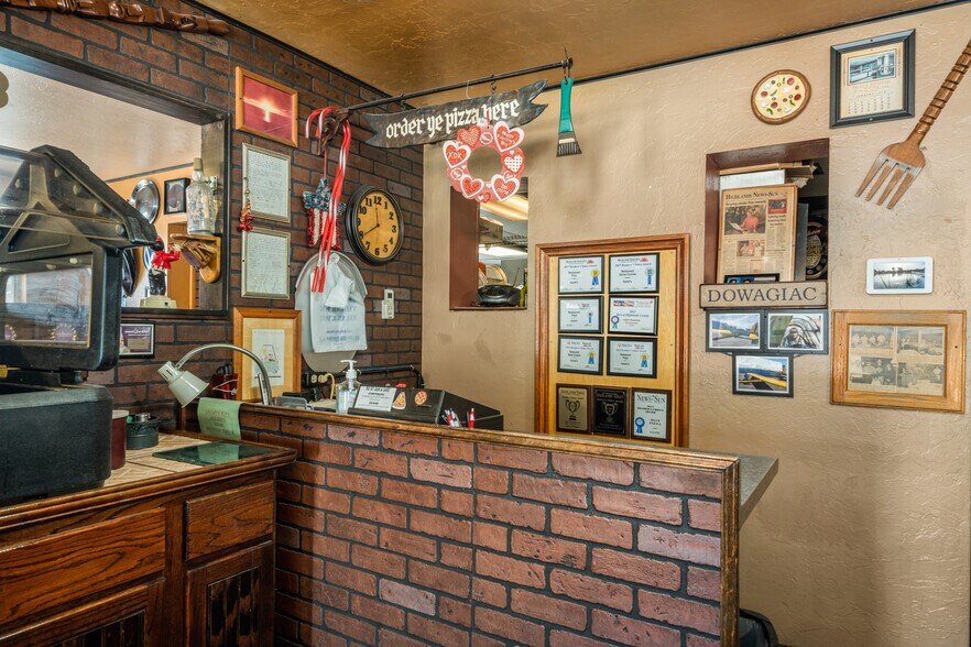 More Photos Of 637 S Commerce Ave, Sebring Restaurant For Sale