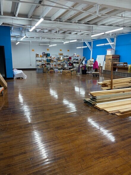 More Photos Of 2 W Wyomissing Ave, Mohnton Manufacturing For Sale