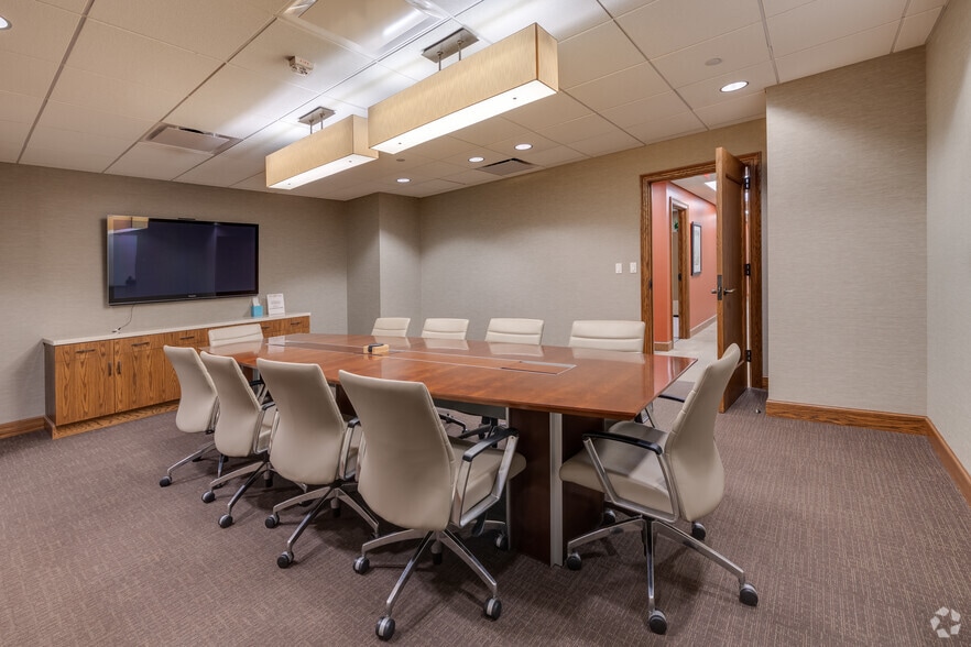 More Photos Of 401 S Boston Ave, Tulsa Office For Lease