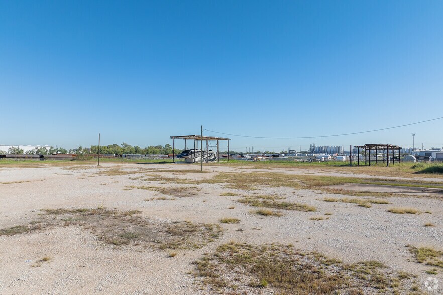 More Photos Of 4901 Shank Rd, Pearland Warehouse For Sale