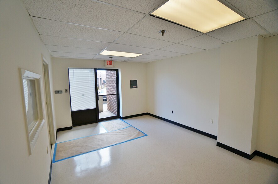 More Photos Of 3800-3842 West St, Landover Warehouse For Lease
