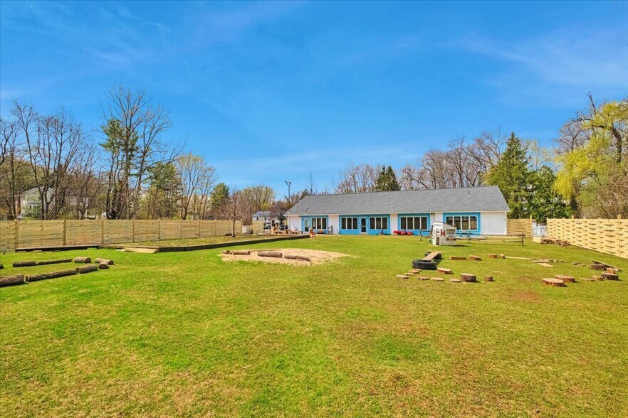 More Photos Of 4 Glenna Dr, Carmel Specialty For Sale