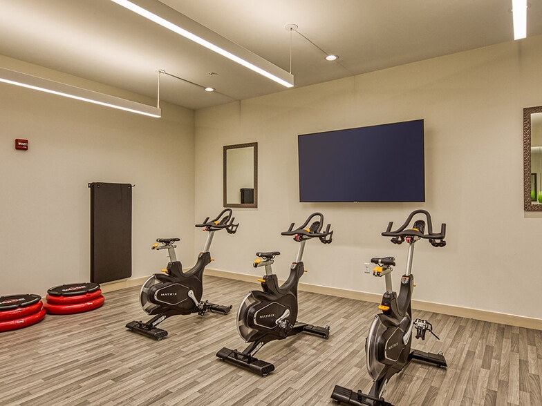 More Photos Of 1850 Merchant Ln, Hampton Apartments For Sale