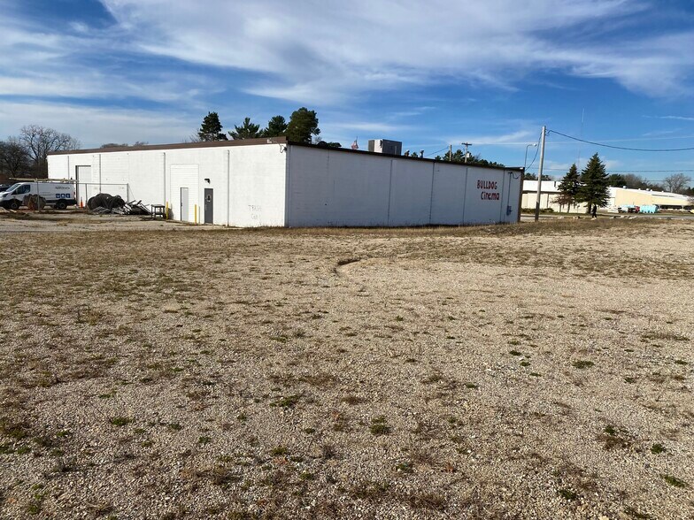 More Photos Of 1100 Maple St, Big Rapids Office For Lease