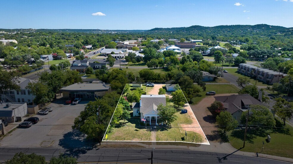 More Photos Of 1016 Main St, Kerrville Office For Sale