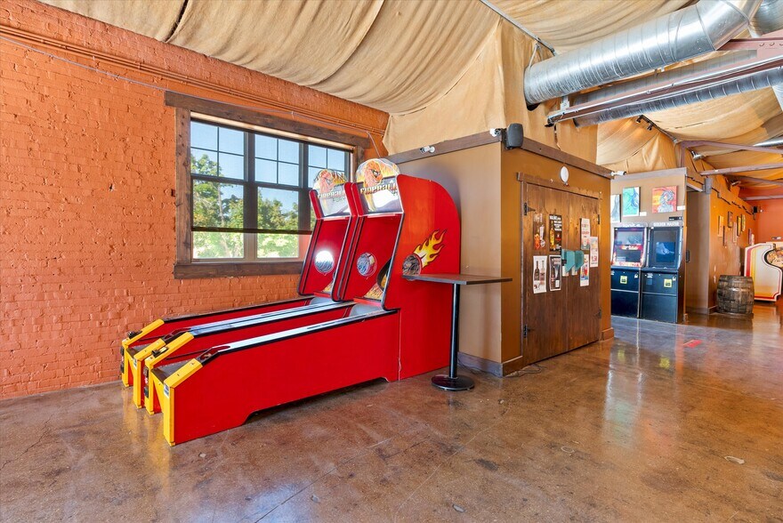 More Photos Of 1133 Indiana Ave, Sheboygan Storefront Retail Office For Lease