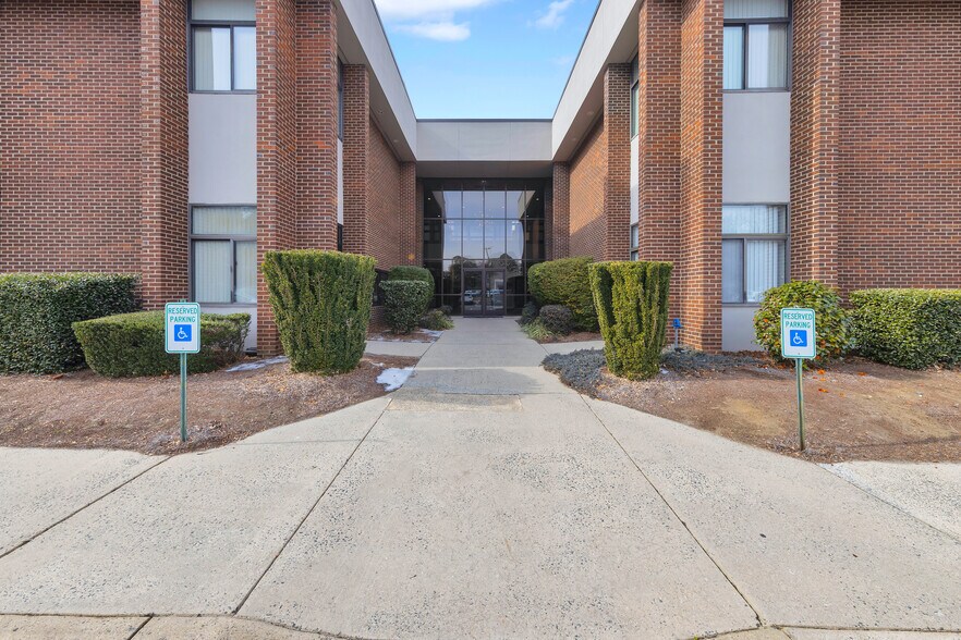 More Photos Of 10801 Johnston Rd, Charlotte Office For Lease