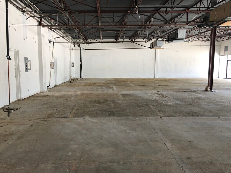 More Photos Of 2301 Central Dr, Bedford Unknown For Lease