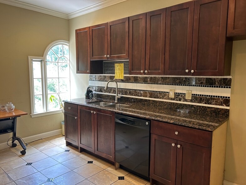 More Photos Of 10888 Crabapple Rd, Roswell Loft Creative Space For Lease