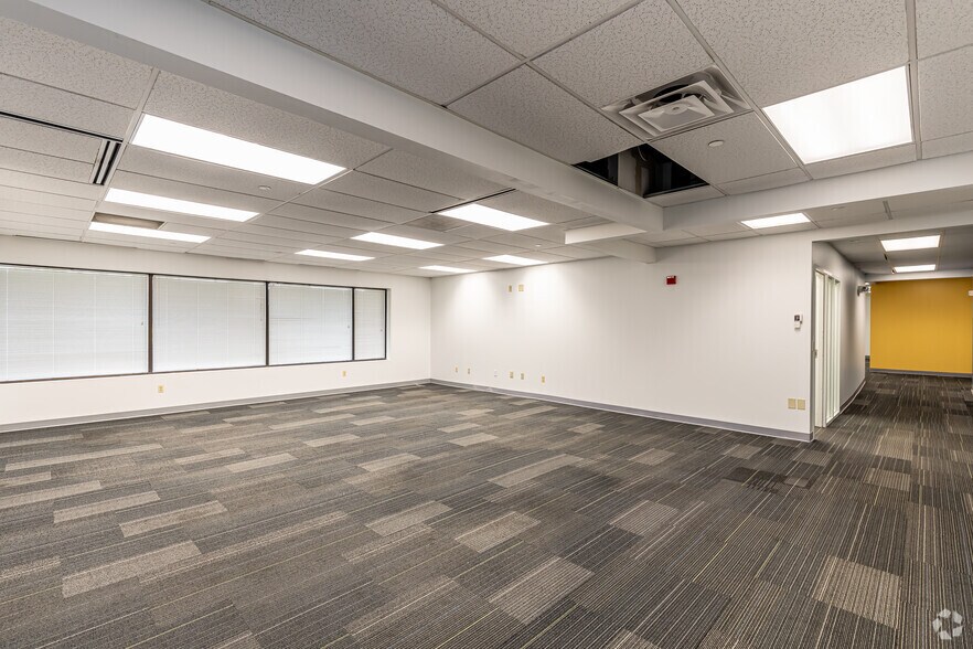 More Photos Of 2 Gateway Blvd, East Granby Office For Lease