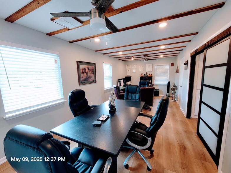 More Photos Of 1913 Hemlock Dr, Haltom City Office For Sale