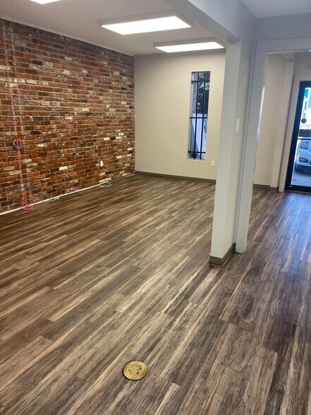 More Photos Of 2032 Wooddale Blvd, Baton Rouge Office For Lease