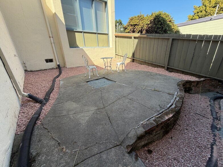 More Photos Of 435 Valley View Rd, El Sobrante Office For Lease