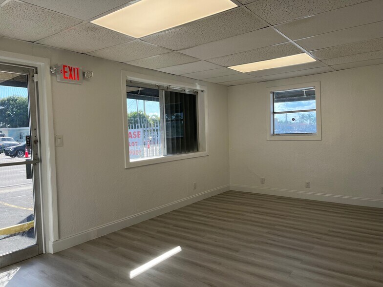 More Photos Of 4385 NW 7th St, Miami Storefront Retail Office For Lease