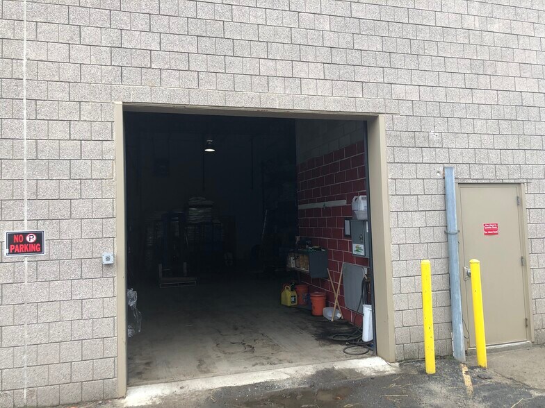 More Photos Of 7 Kingsbridge Rd, Fairfield Office For Lease