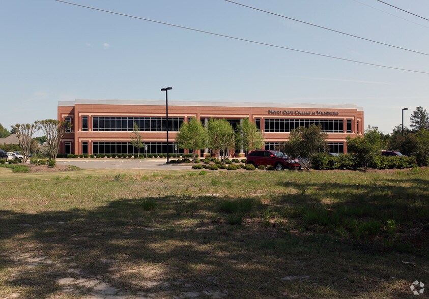 More Photos Of 1838 Sir Tyler Dr, Wilmington Office For Lease