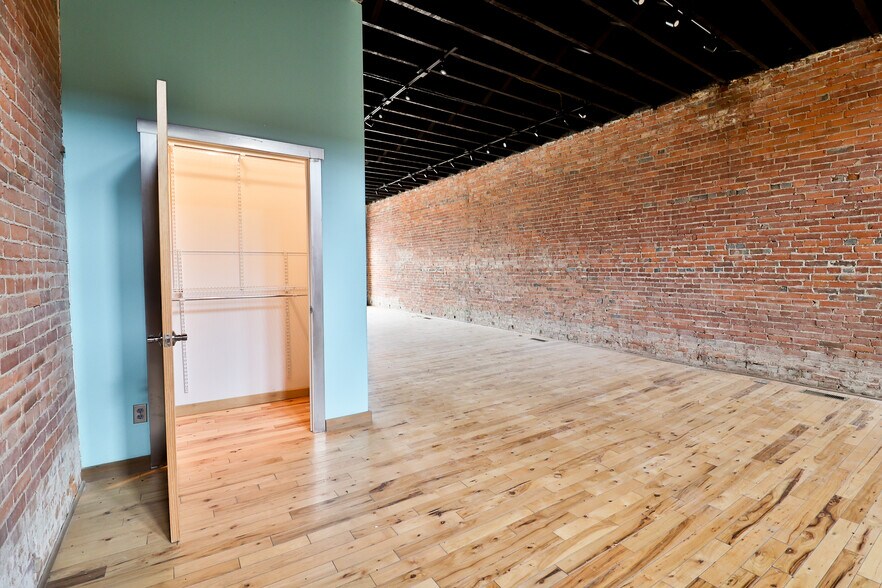 More Photos Of 102-104 W Columbus St, Kenton Office Residential For Sale