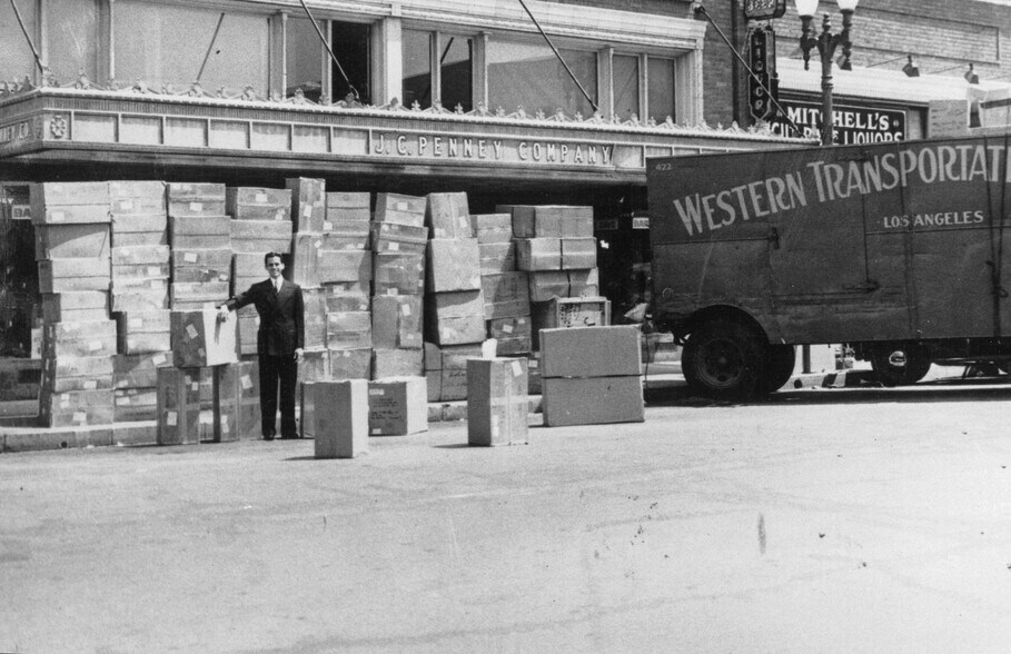 More Photos Of 327 E Main St, Ventura Storefront For Lease