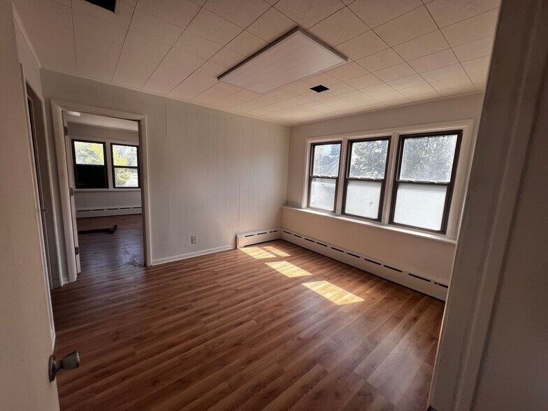 More Photos Of 603 E Washington St, Joliet Warehouse For Lease