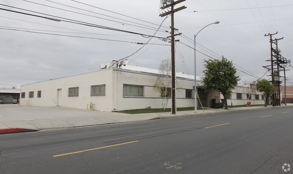 More Photos Of 7765-7775 Kester Ave, Van Nuys Flex For Lease