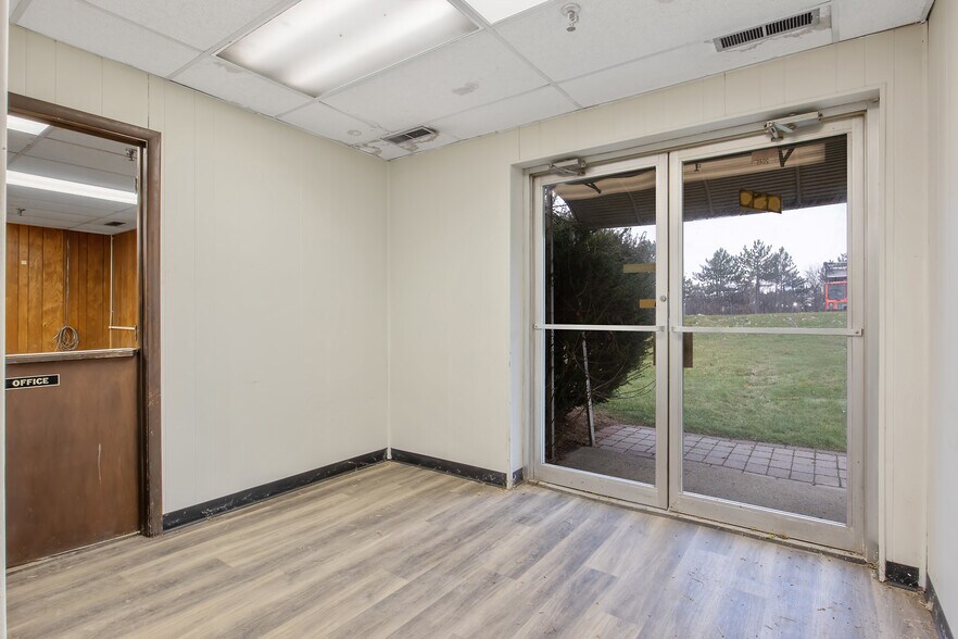 More Photos Of 530 State Fair Blvd, Syracuse Warehouse For Lease