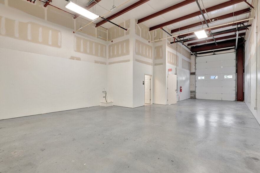 More Photos Of 400 Carson Dr, Bear Light Distribution For Lease