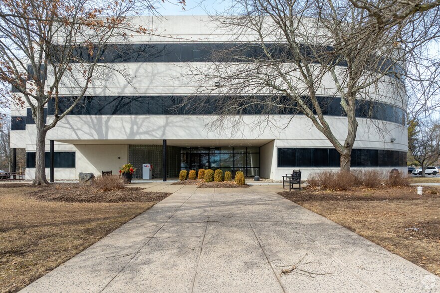 More Photos Of 101 Grovers Mill Rd, Lawrenceville Office For Sale