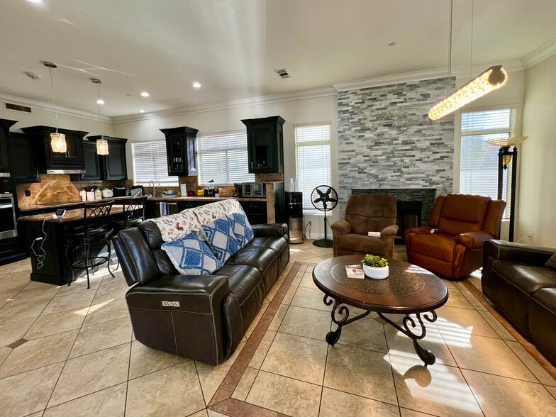 More Photos Of 21428 N 55th Ave, Glendale Assisted Living For Lease