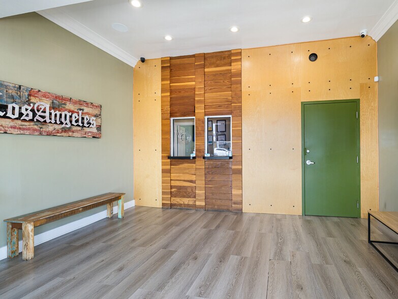 More Photos Of 8328-8332 Lincoln Blvd, Los Angeles Storefront For Sale