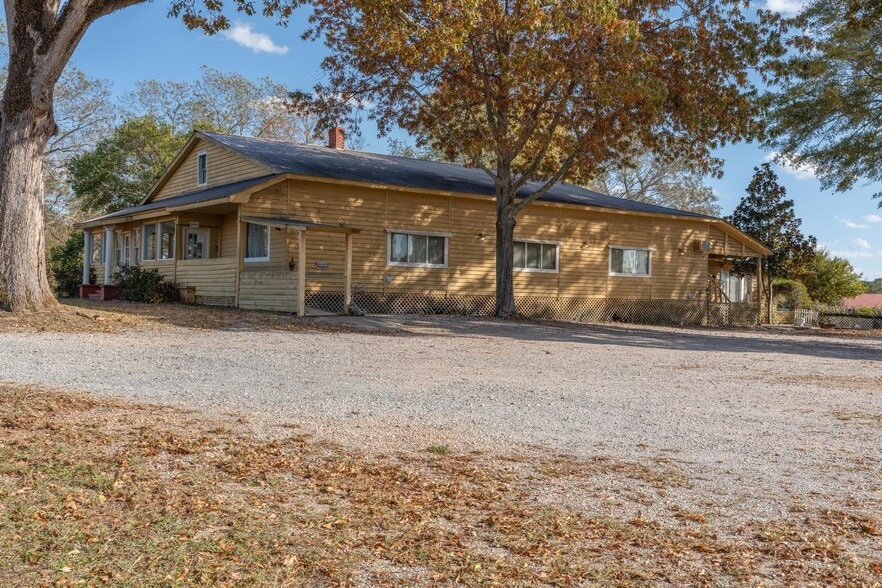 More Photos Of 607 Butts Mill Rd, Pine Mountain General Retail For Sale