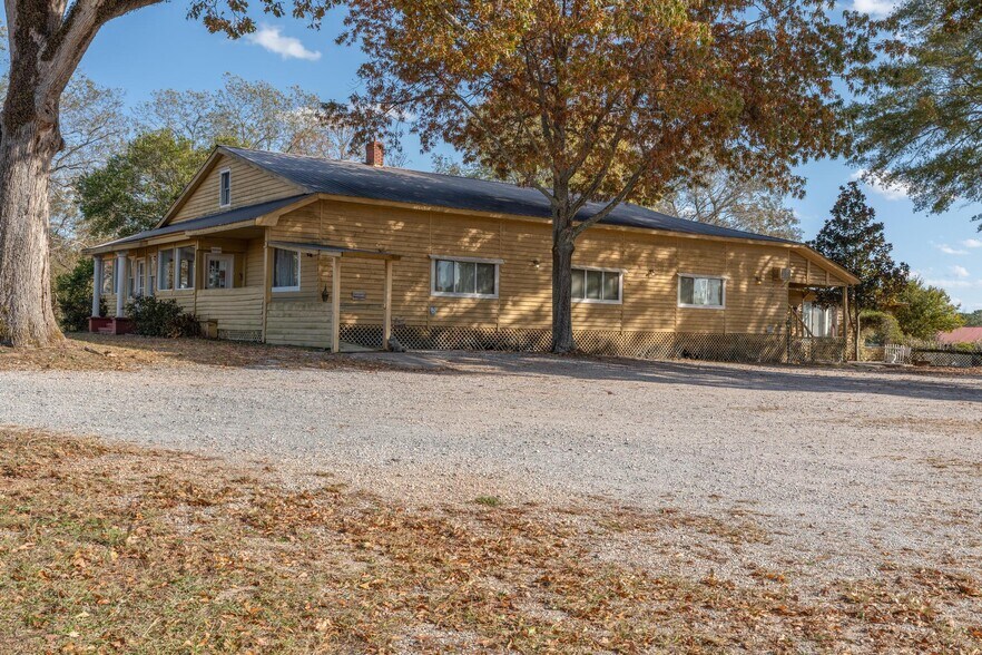 More Photos Of 607 Butts Mill Rd, Pine Mountain General Retail For Sale