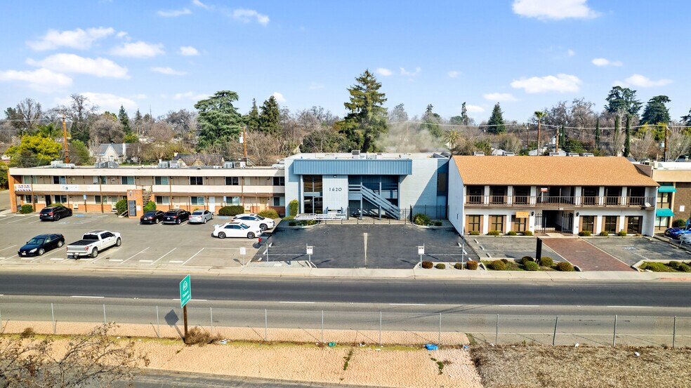 More Photos Of 1620 W Mineral King Ave, Visalia Office For Sale