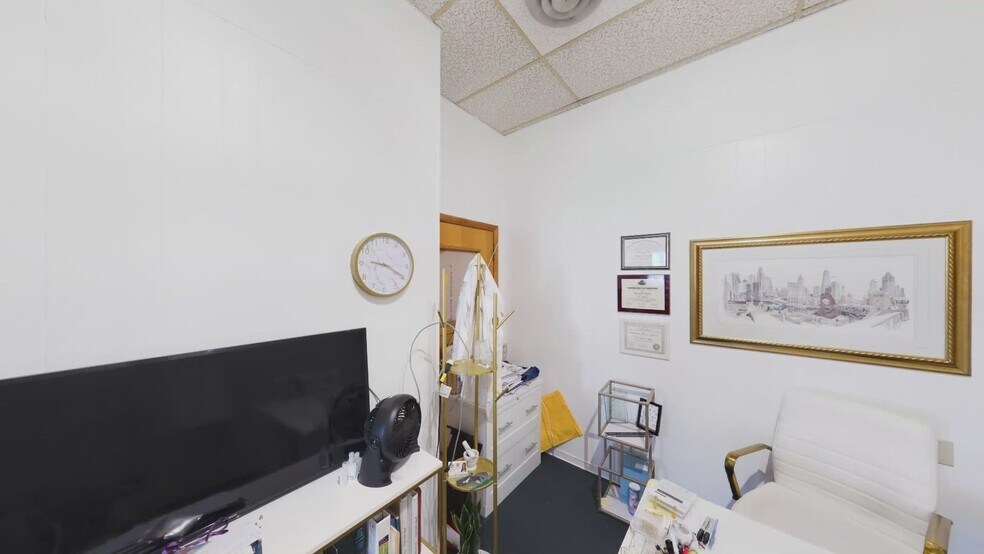 Primary Photo Of 3330 N Milwaukee Ave, Chicago Medical For Sale