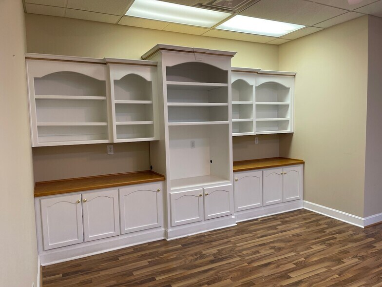 More Photos Of 3801 Springhurst Blvd, Louisville Medical For Lease