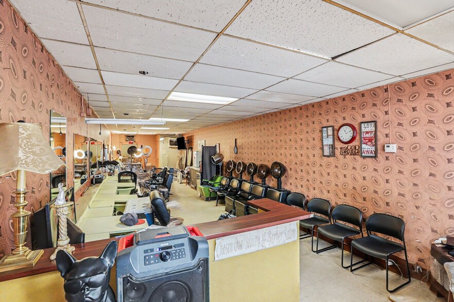 More Photos Of 450 Flat Shoals Ave, Atlanta Storefront For Sale