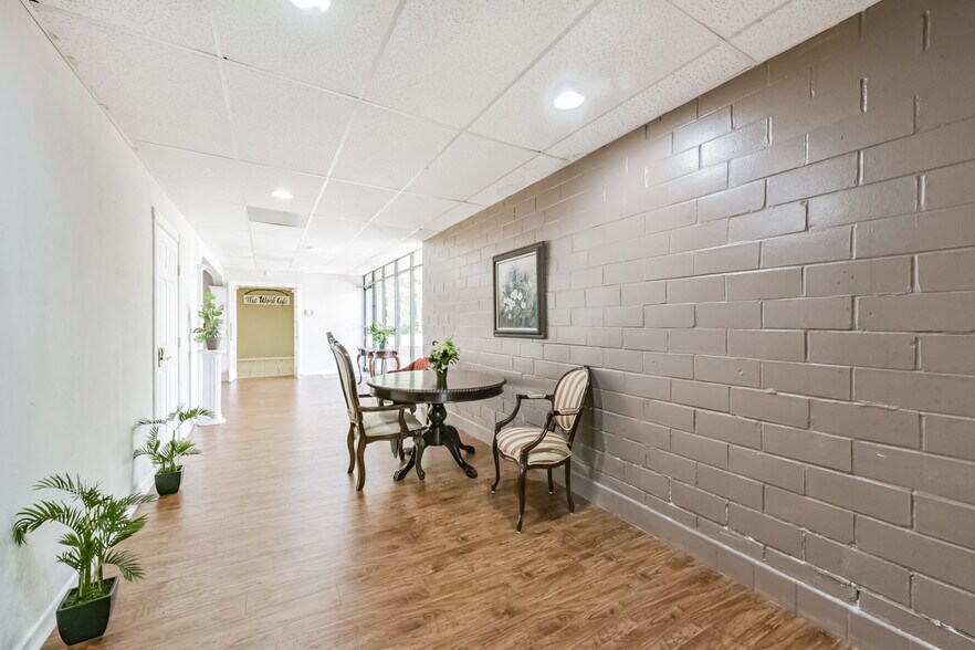 More Photos Of 130 S 4th St, La Porte General Retail For Sale