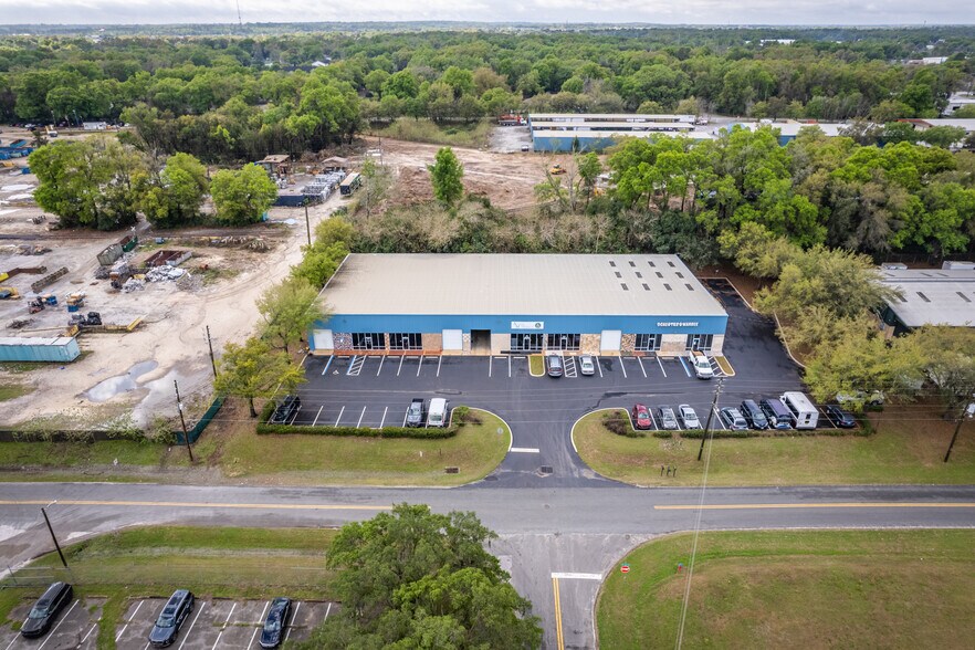 More Photos Of 2500 NW 6th St, Ocala Distribution For Lease