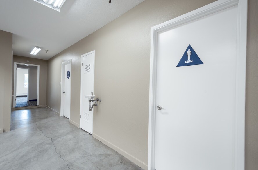 More Photos Of 901 Shasta St, Redwood City Warehouse For Lease
