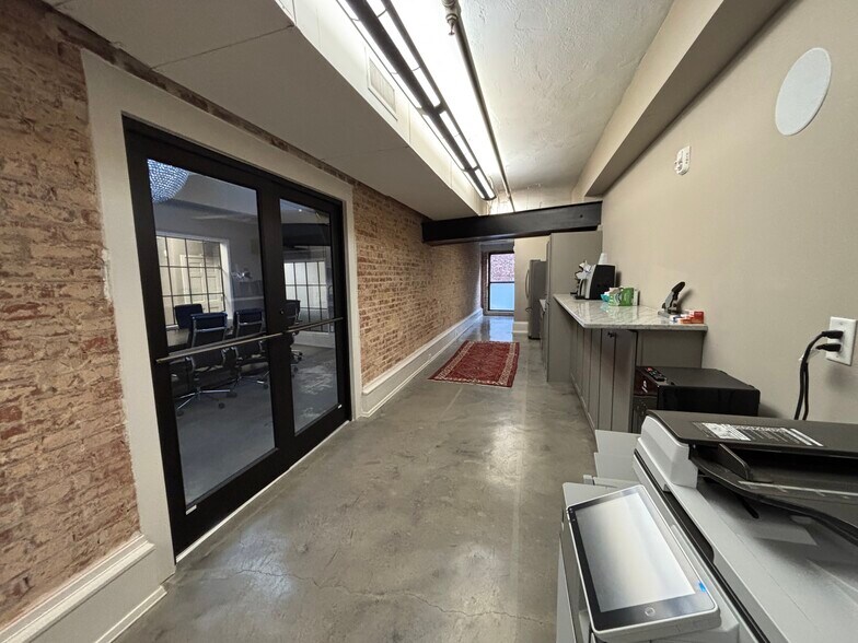 More Photos Of 71 N Broad St, Winder Office Residential For Lease