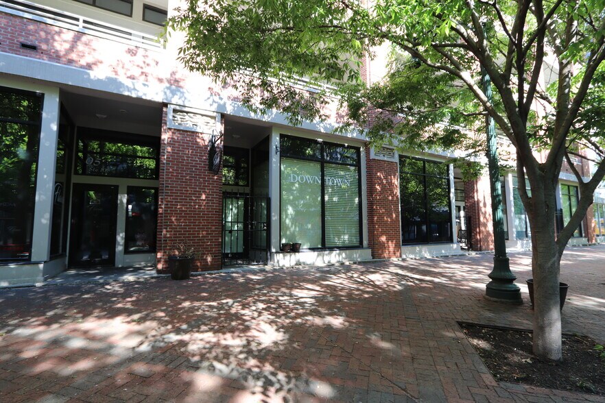 More Photos Of 95 S Main St, Memphis Storefront Retail Office For Lease