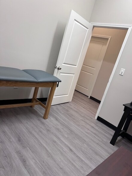 More Photos Of 245-251 River Park Dr, Woodstock Medical For Sale