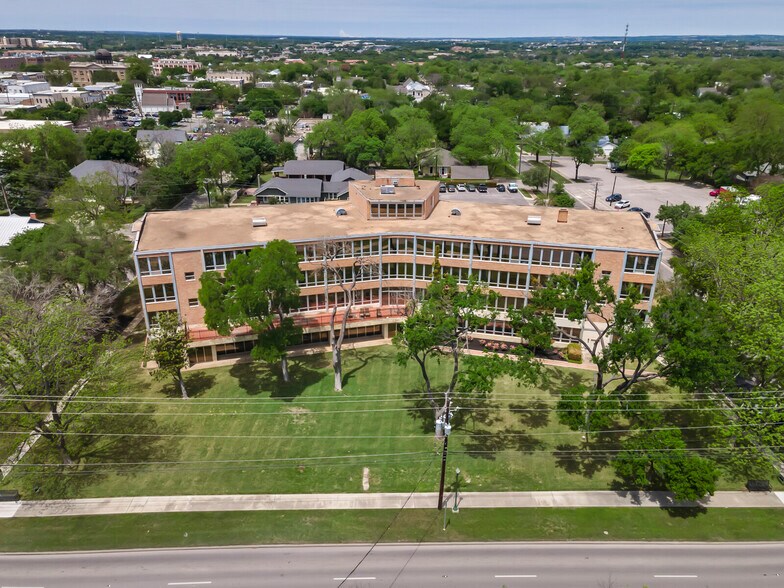 More Photos Of 205 E University Ave, Georgetown Office For Sale