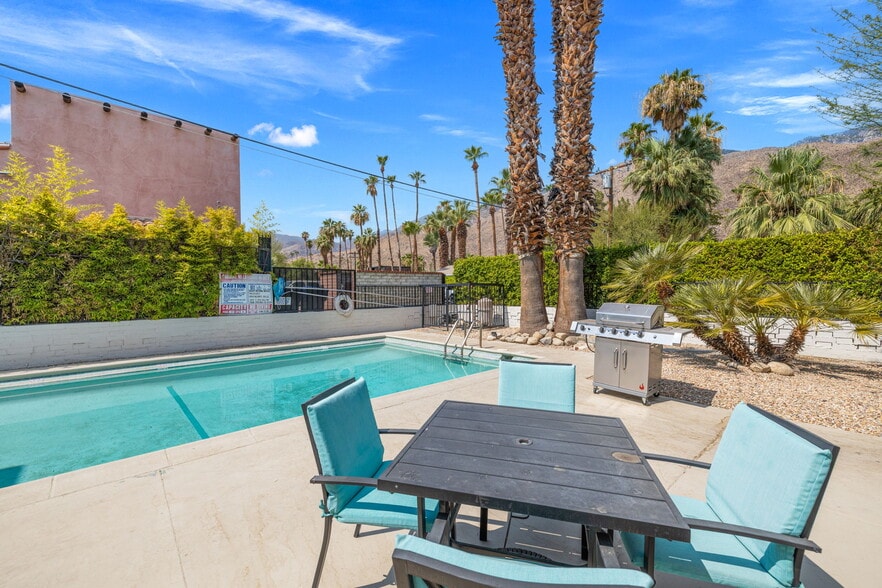 More Photos Of 1674 S Via Salida, Palm Springs Apartments For Sale